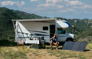 Wohnmobil mit Powerstation Ecoflow und Solarpanel